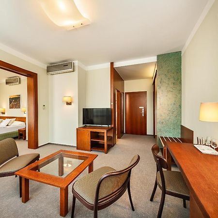 Wellness Hotel Happy Star Hnanice  Eksteriør bilde