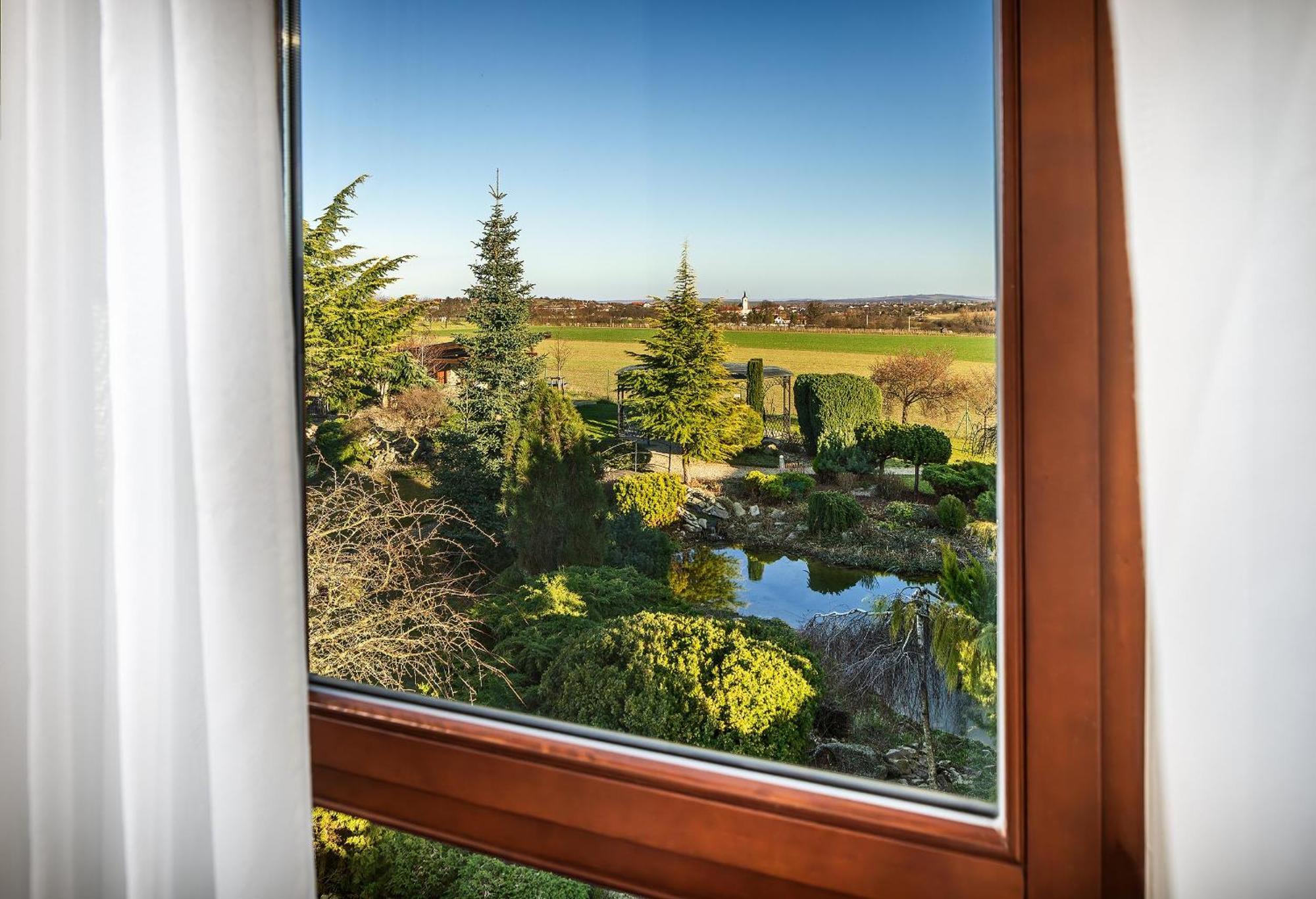 Wellness Hotel Happy Star Hnanice  Eksteriør bilde