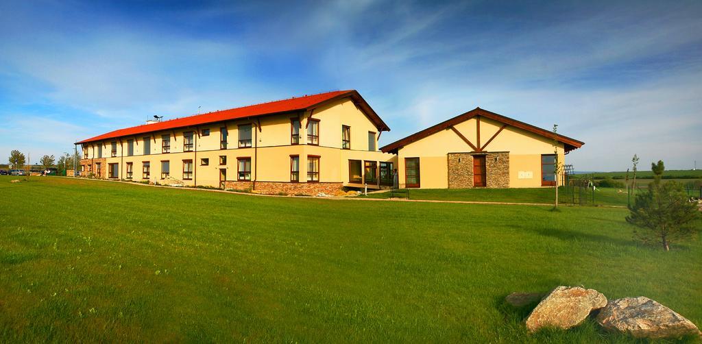 Wellness Hotel Happy Star Hnanice  Eksteriør bilde