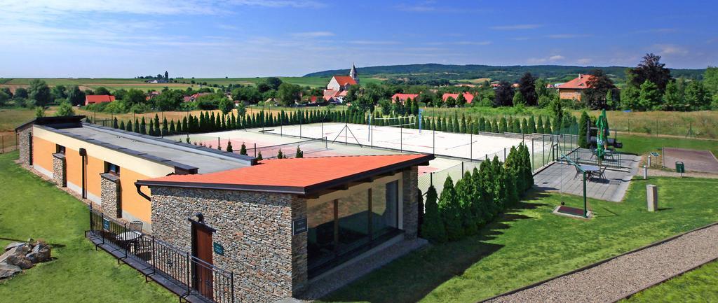 Wellness Hotel Happy Star Hnanice  Eksteriør bilde
