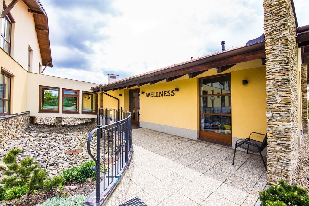 Wellness Hotel Happy Star Hnanice  Eksteriør bilde