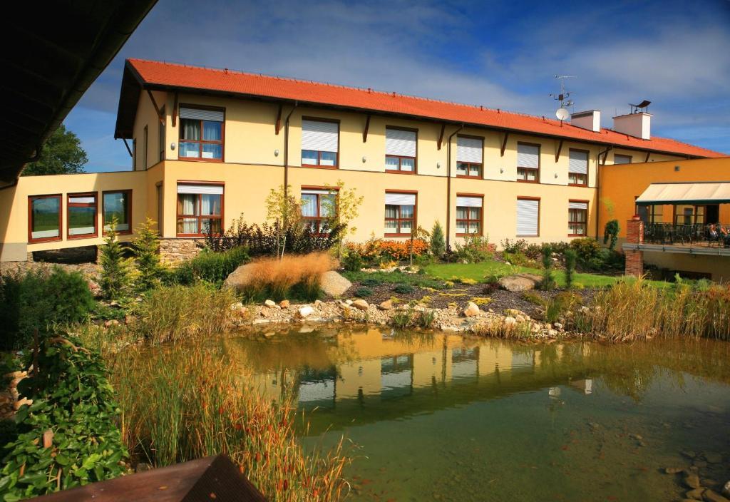 Wellness Hotel Happy Star Hnanice  Eksteriør bilde