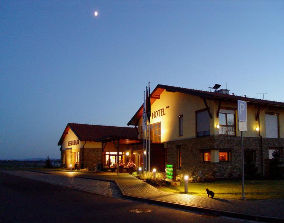 Wellness Hotel Happy Star Hnanice  Eksteriør bilde