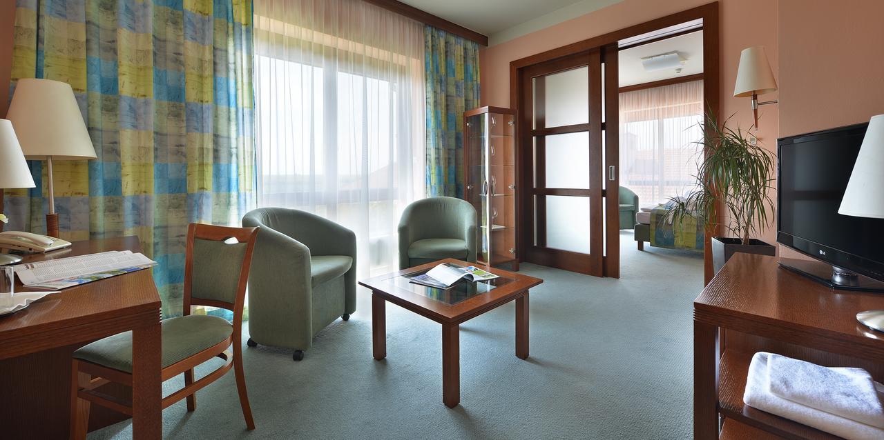 Wellness Hotel Happy Star Hnanice  Eksteriør bilde